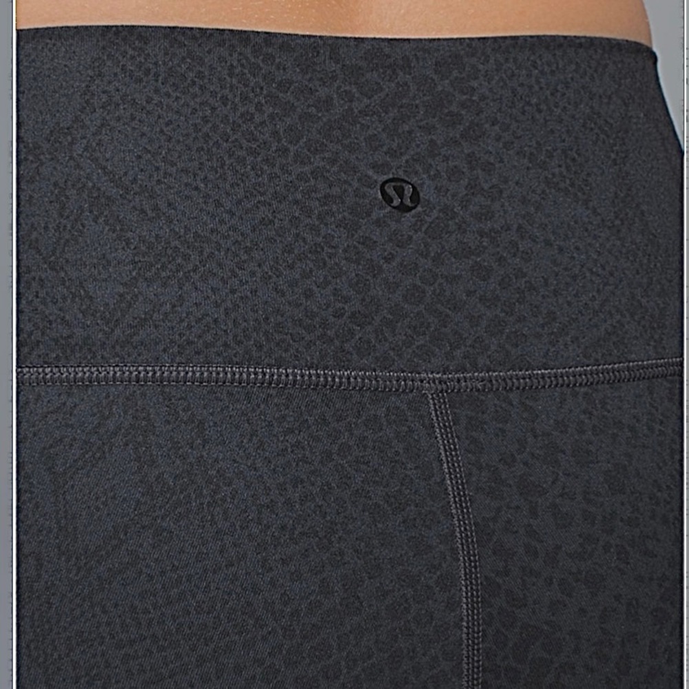 Lululemon High Times Pant *Full-
On Luon
Desert Snake Deep Coal Black